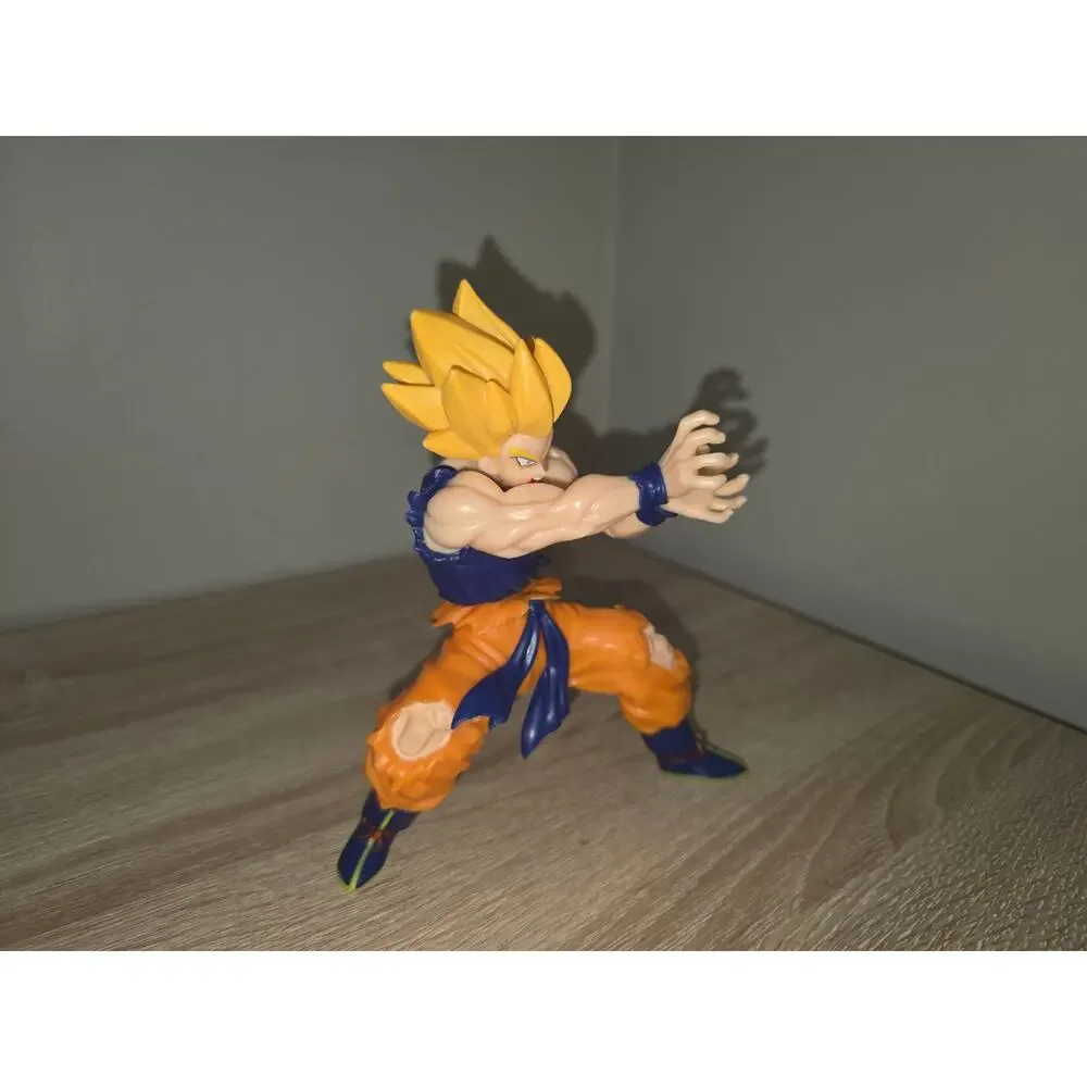 Dragon Ball Z Goku Super Saiyan Kamehameha Figurine 6